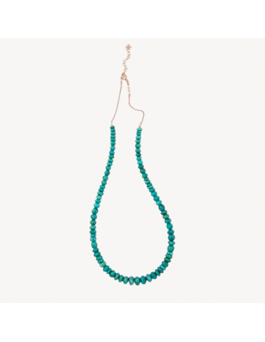 Collier de perles turquoises suggérées chez